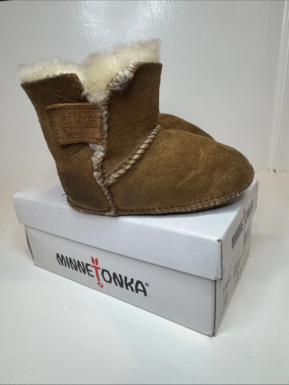 Minnetonka Infant’s size 6 Sheepskin Pug Bootie Golden Tan #1472